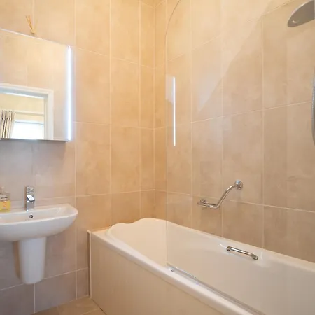 360 - Nyaraló Clifden